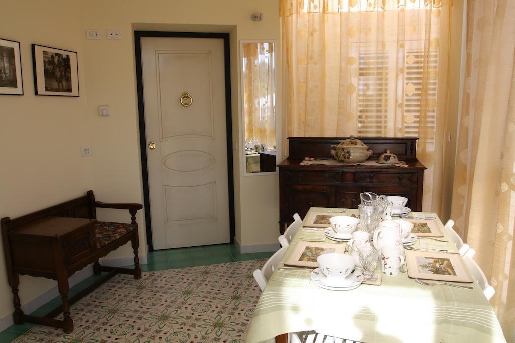 Bed And Breakfast Angolo Fiorito Civitavecchia Pokoj fotografie